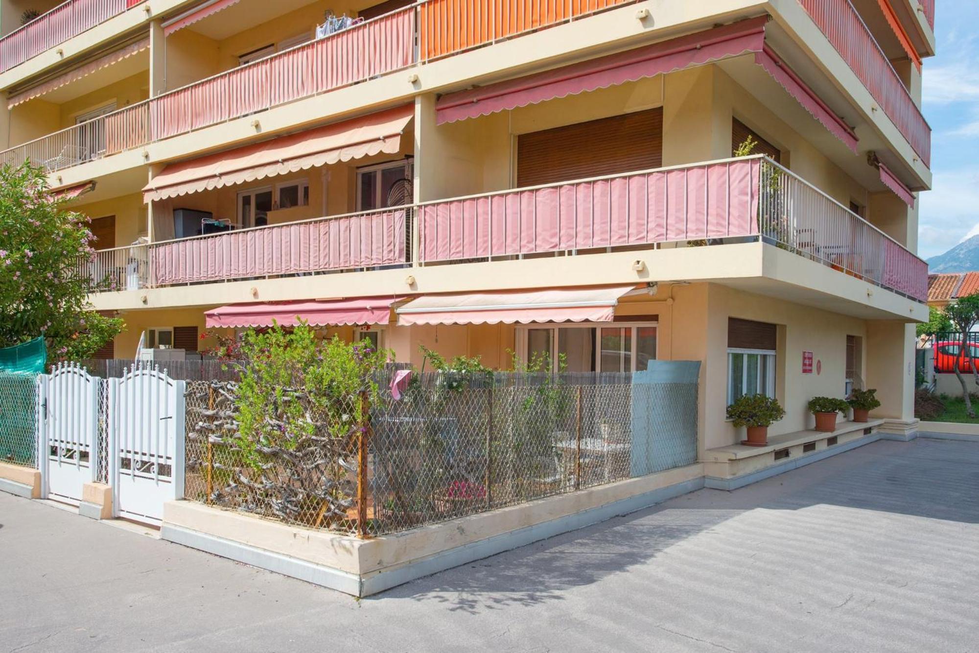 Appartement Carnoles Pres Des Plages 罗克布吕讷-卡普马丹 外观 照片